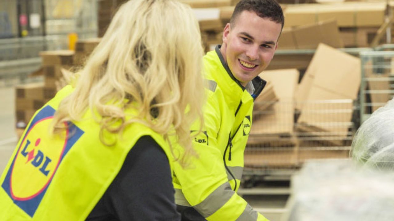 Working at Lidl: Guide to Store and Warehouse Jobs (Salaries Included)