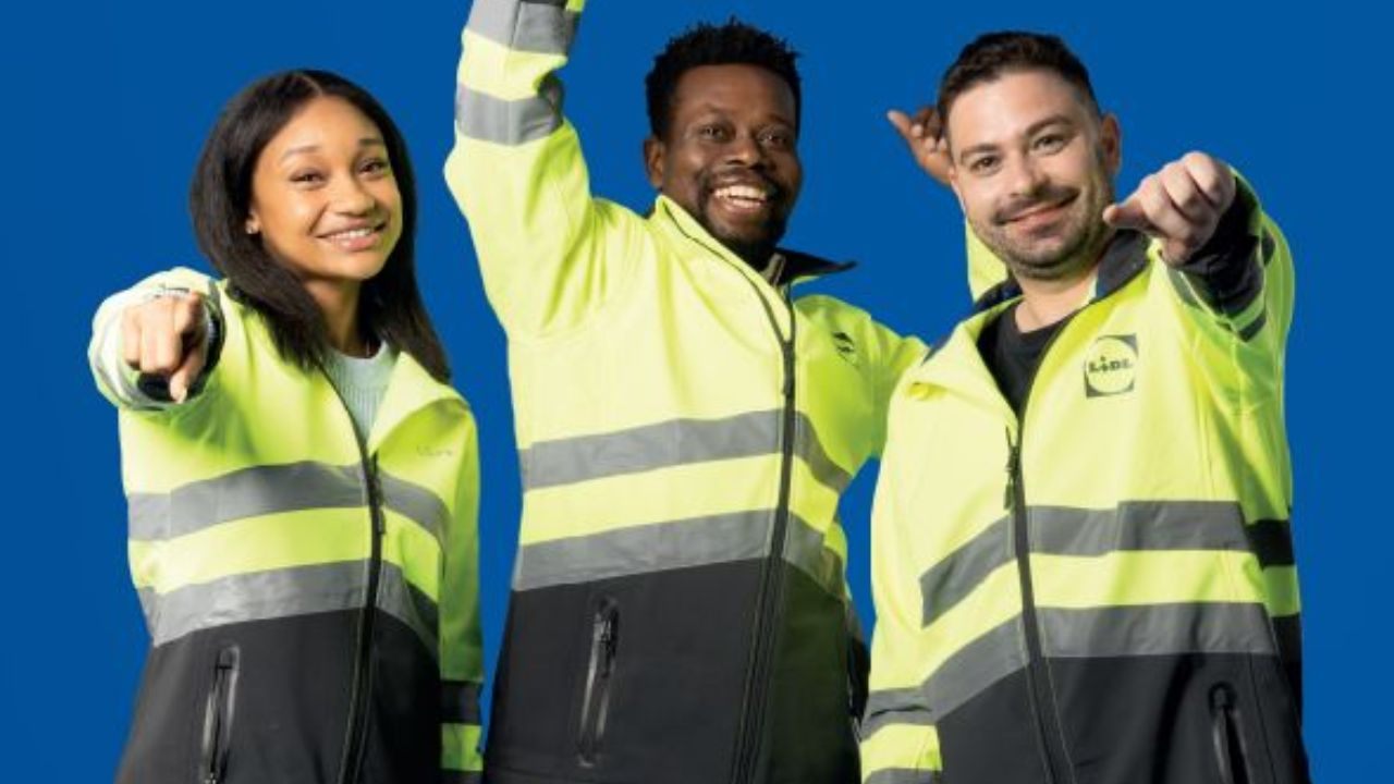 Working at Lidl: Guide to Store and Warehouse Jobs (Salaries Included)